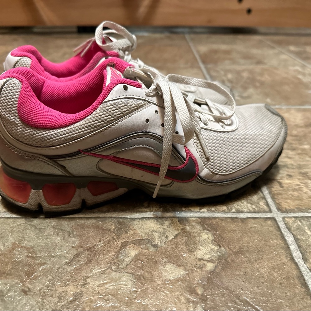 Nike size 6 runners